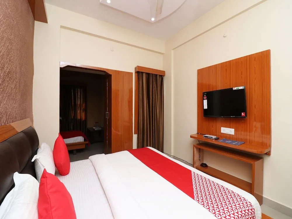 OYO 23341 Hotel Neena Palace