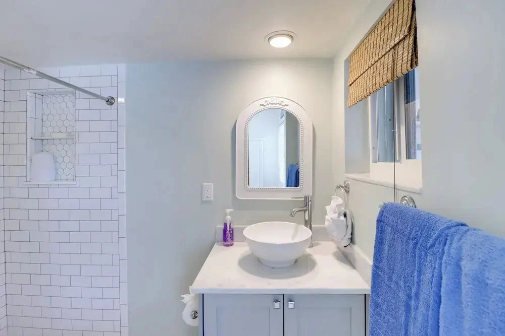 Walk to Beach: Waterfront Home in Marathon