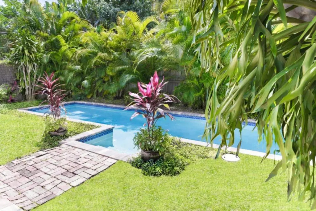 Casa Blanca - Chic Spanish-Style Cottage with Private Courtyard