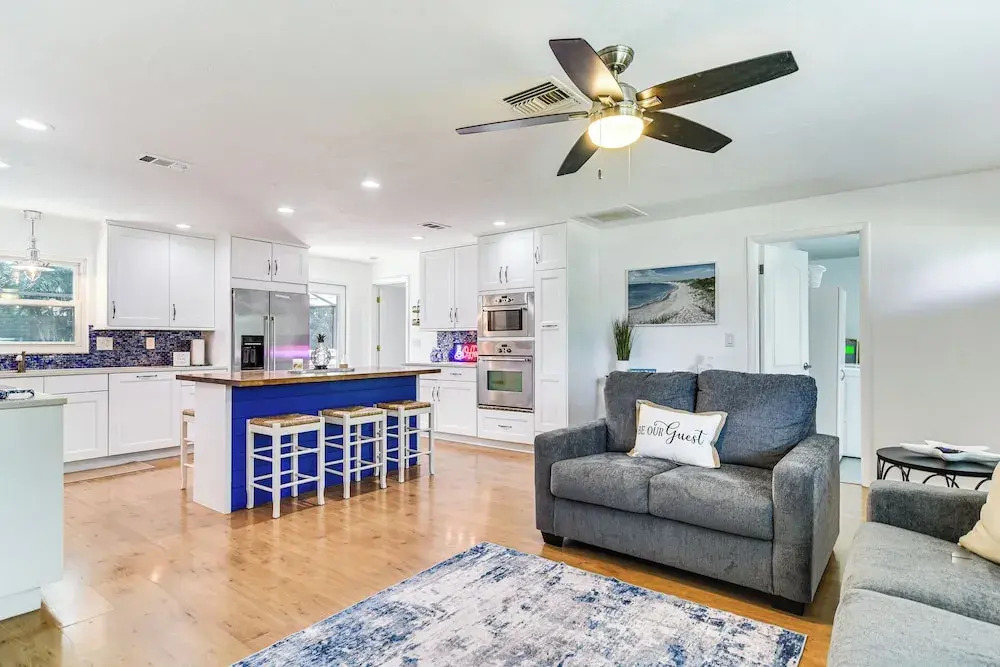 Pool & Patio Paradise! Largo Escape 4 Mi to Beach