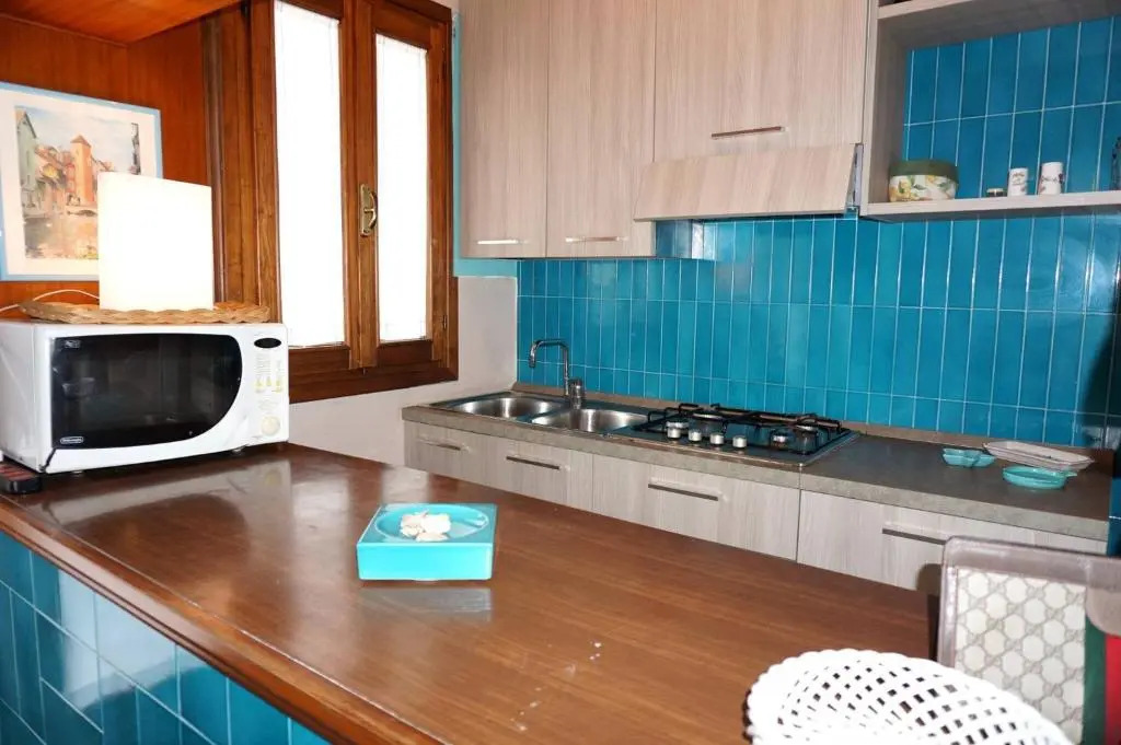 Beautiful Villa for 7 People With Swimming Pool and Private Garden by Beahost