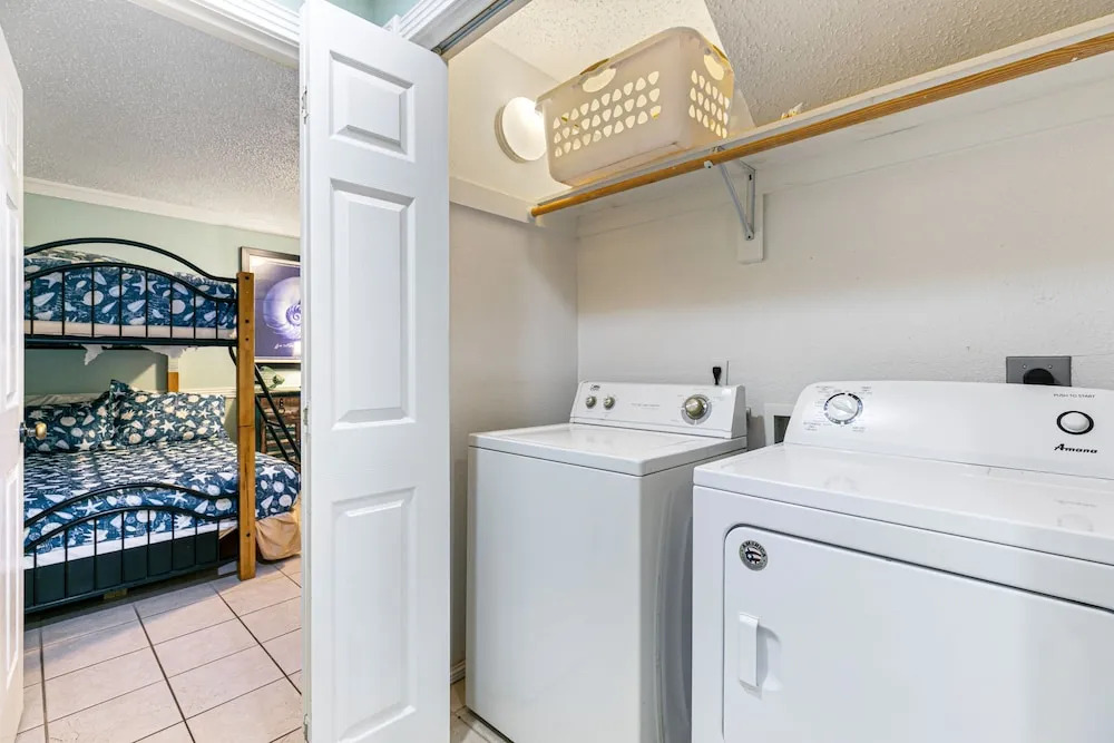Beach Breeze 4 Bedroom Home by RedAwning
