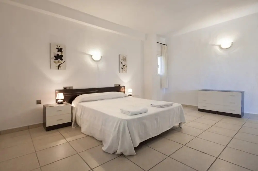 Villa - 5 Bedrooms with Pool and WiFi - 105012