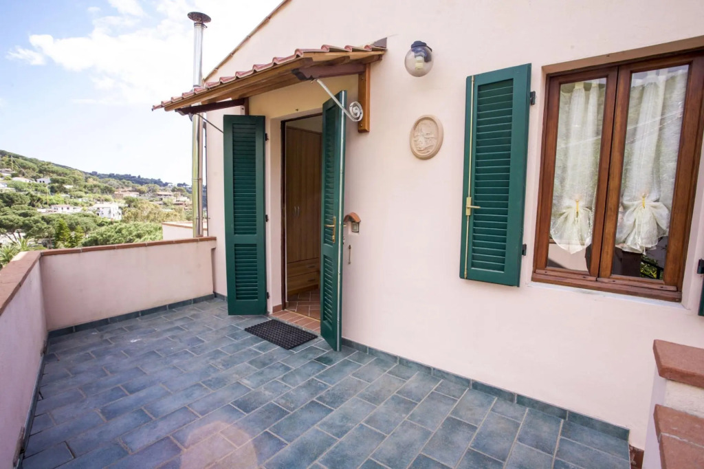 Apartment Studio Number 7 on the seafront of Morcone-MORCONE MONO N° 7