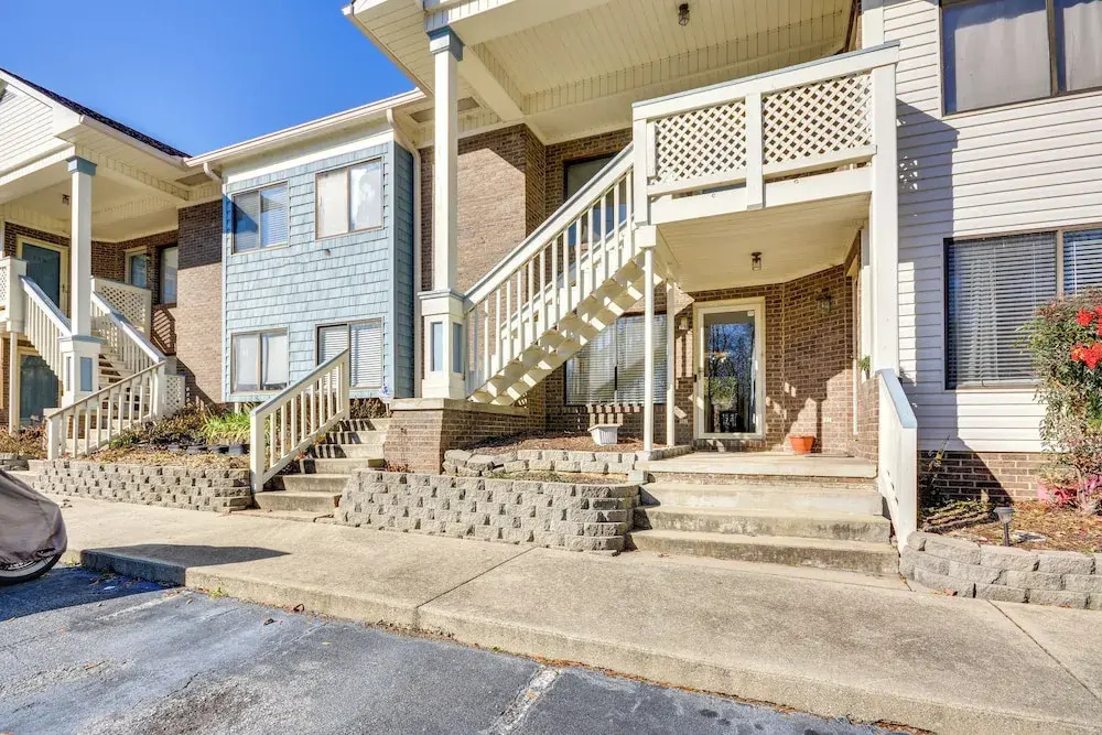 15 Mi to Greensboro: Archdale Condo w/ Fireplace