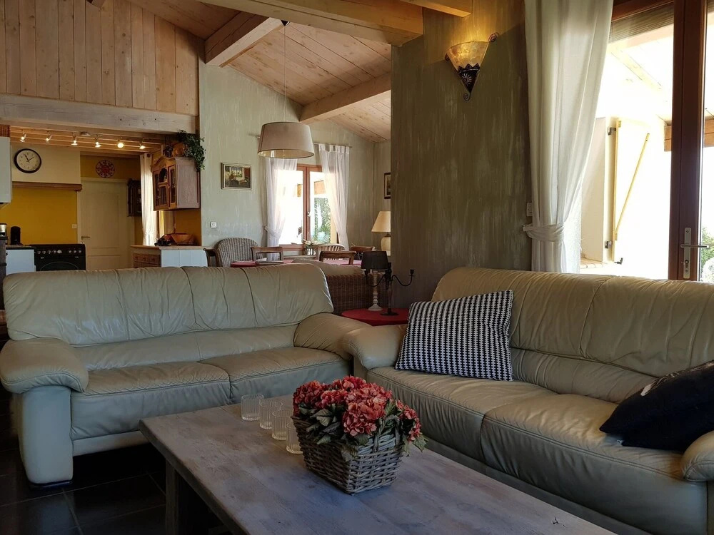Villa Retreat With Pool and Pets