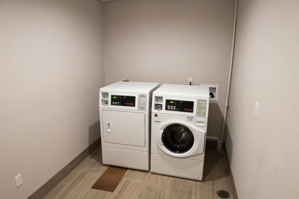 Holiday Inn Express & Suites - Warsaw - E Center by IHG