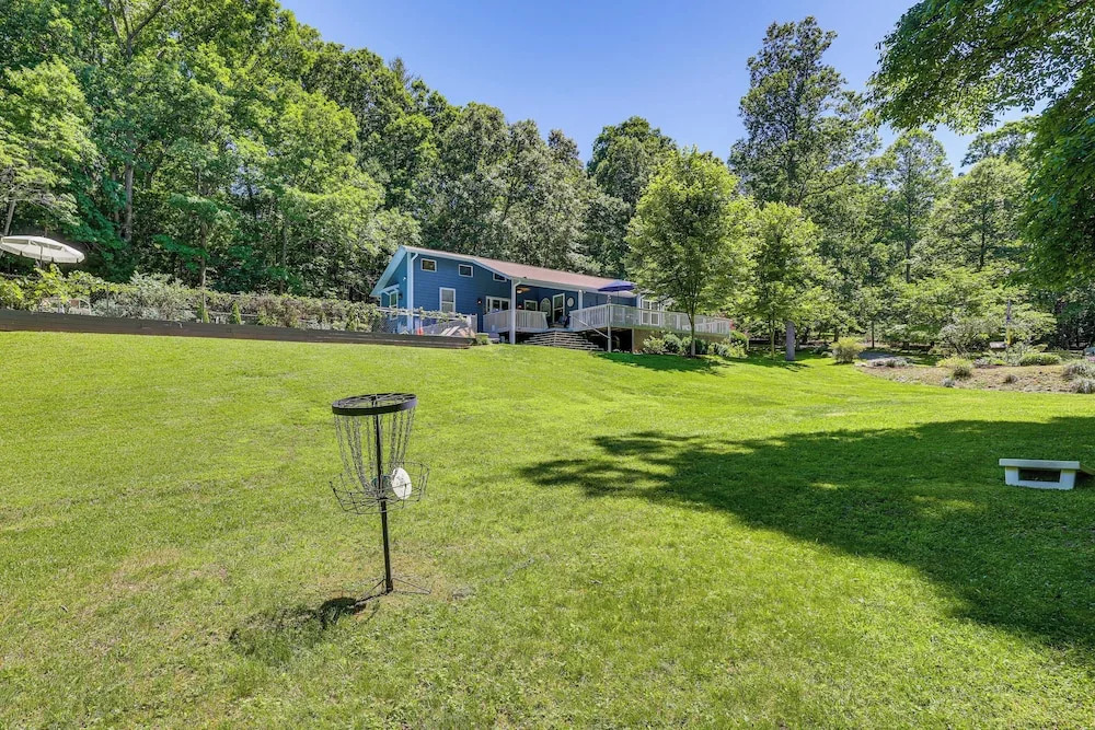 Hot Tub, Fire Pit: Family-friendly Murphy Home