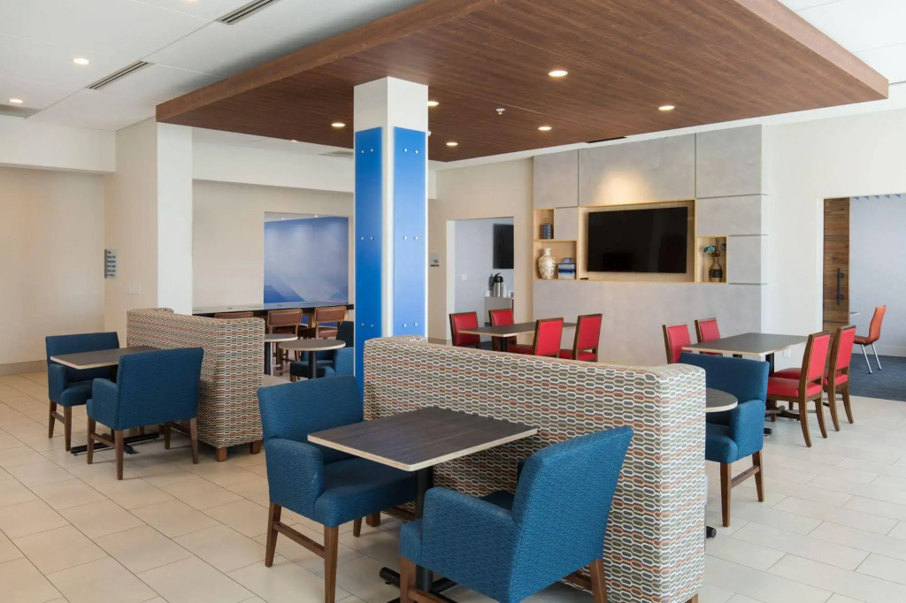 Holiday Inn Express Visalia-Sequoia Gateway Area by IHG