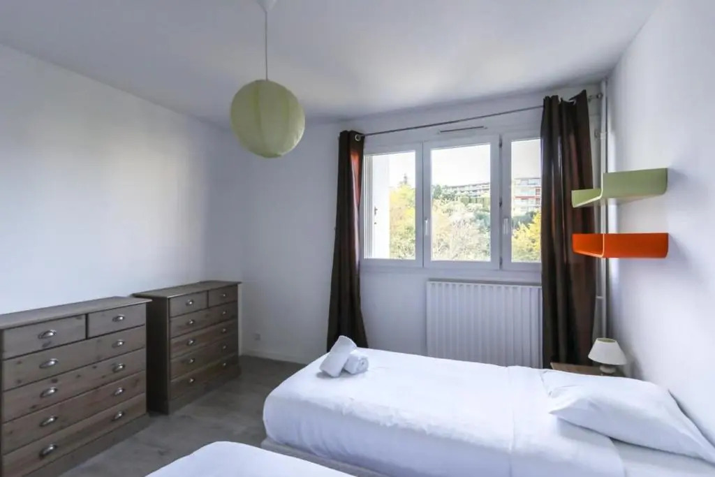 Furnished apartment near city center terrace with panoramic view & parking