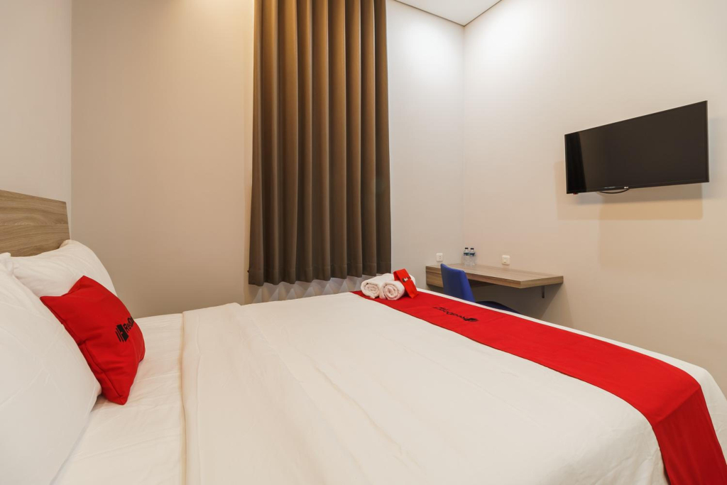 RedDoorz Plus near Senayan City