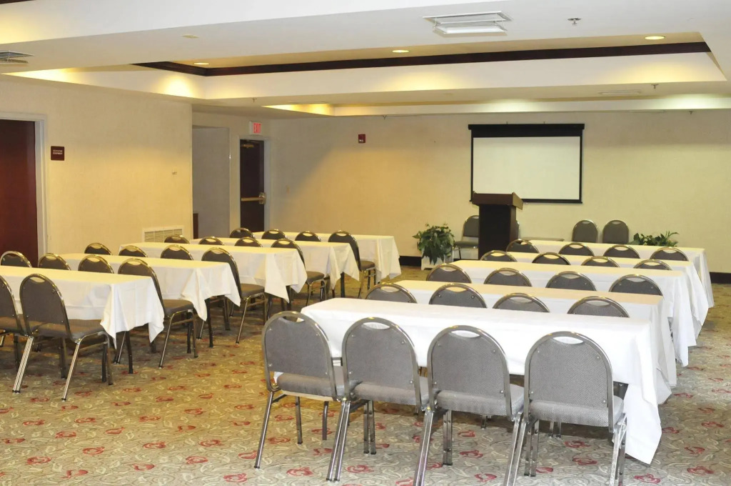 Comfort Suites Newark - Harrison