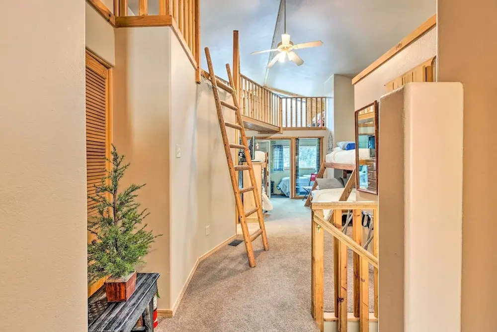 Stunning Red River Retreat Next to Ski Lift!