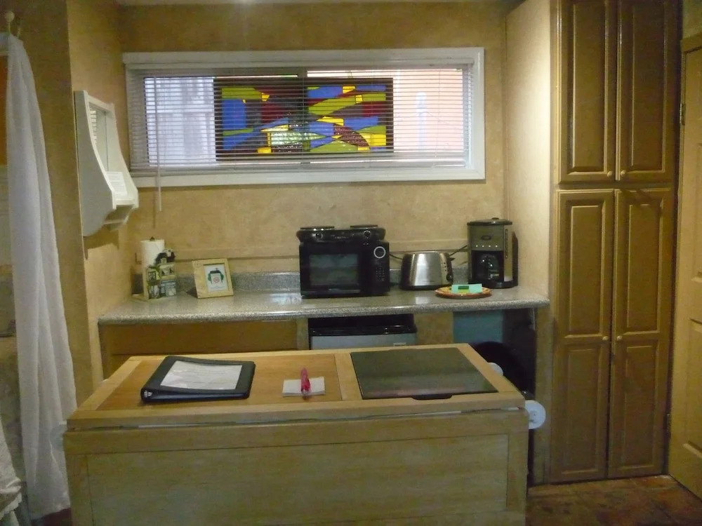 Woodland Hills Calabasas Guesthouses