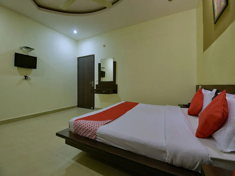 OYO 11754 Hotel Classic 7
