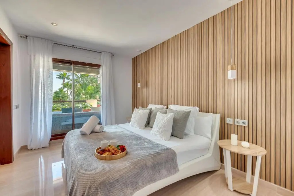 300 SQM Penthouse · Private Swimming pool · BBQ · WiFi