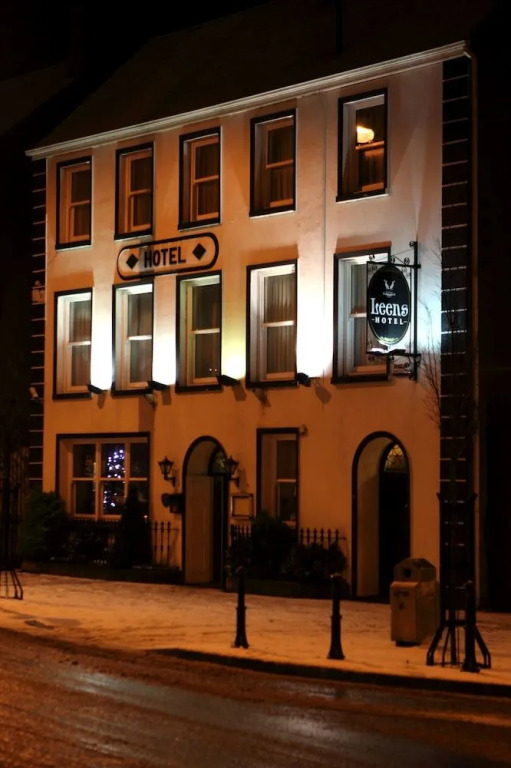 Leens Hotel