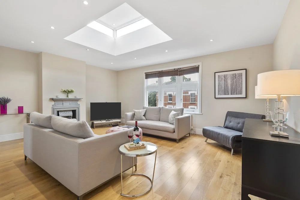 Stylish Chiswick Park Apartment