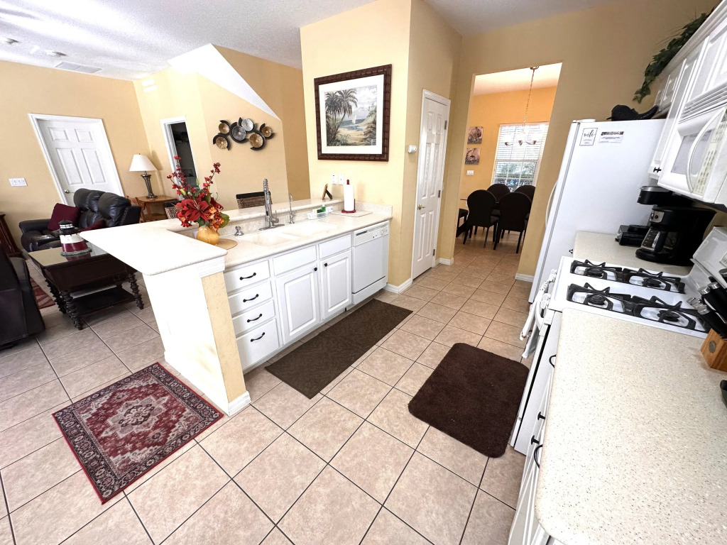 Amazing 5 Bd Home Only 8 Min From Disney 5 Bedroom Villa by RedAwning