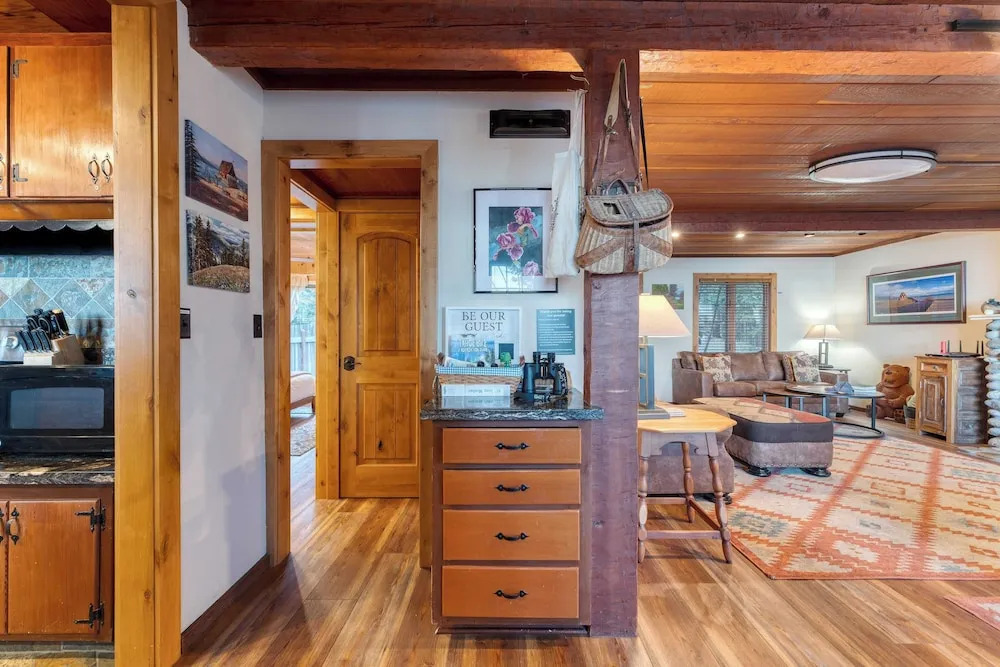 Lakefront Haven by Avantstay Minutes to Ski Resorts Private Dock Boat