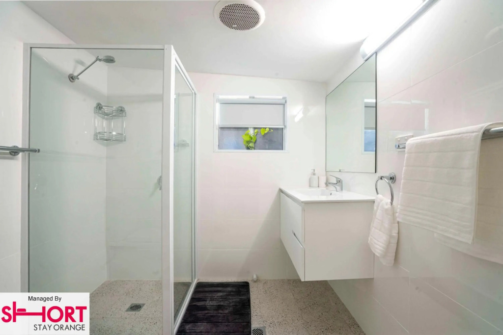 Bright, Cosy Cottage near CBD- Free wifi, Netflix and Disney Plus