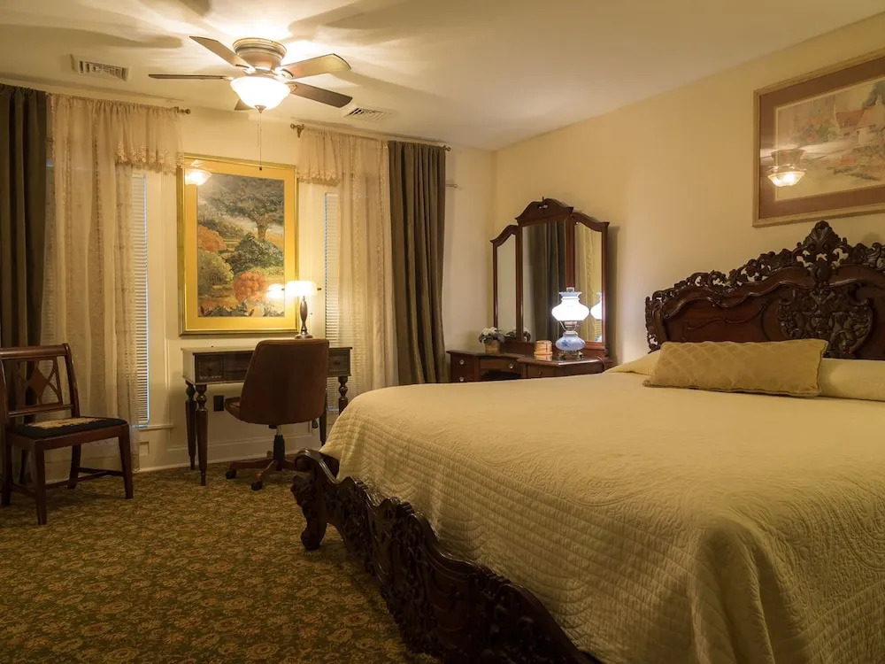 Homestead House B&B