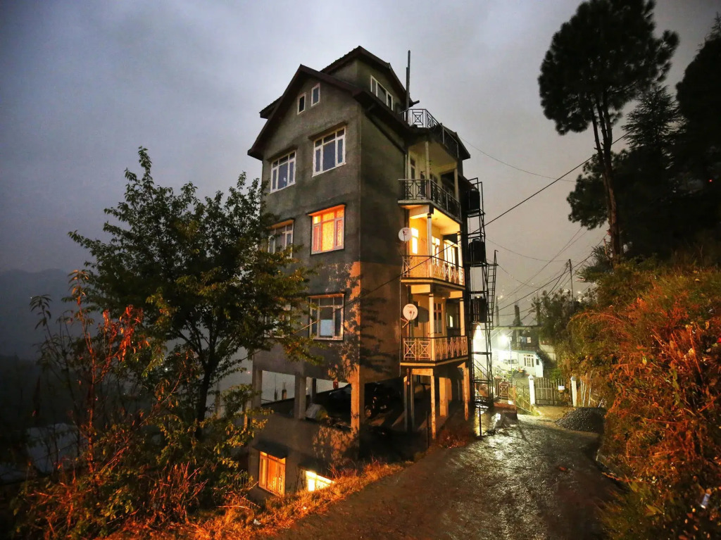 OYO 10861 Home Cozy 2BHK New Shimla