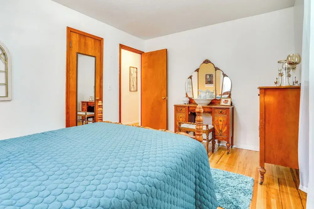 Family-friendly Cottage Grove Home w/ Fireplace!