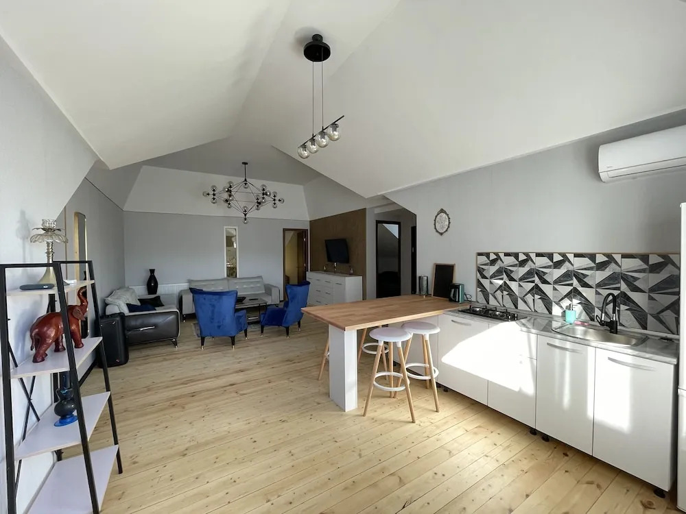 Grayhouse Elia Apartment