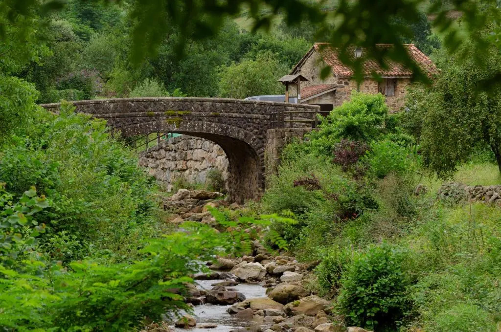 Arha Casona de Carmona (Antiguo Parador de Carmona-Cantabria)