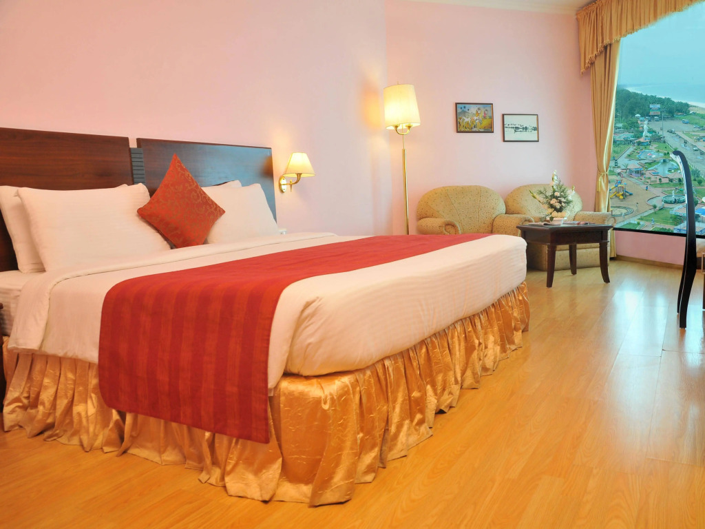 Отель Коллама The Quilon Beach and Convention Center