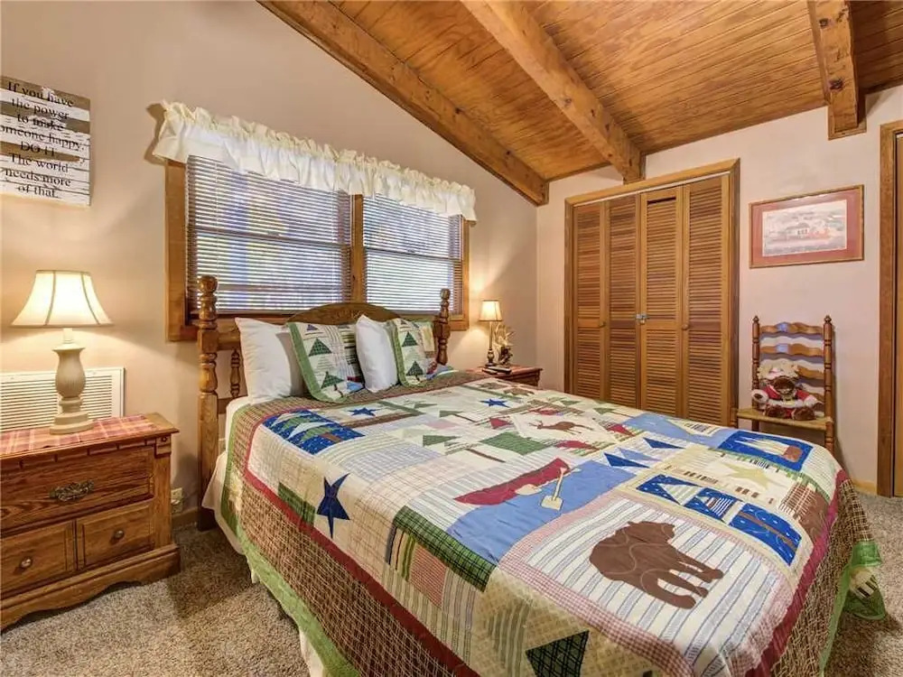 Moose Crossing - Three Bedroom Cabin