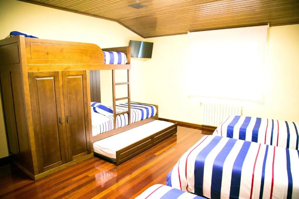 House with 4 bedrooms in Cuntis with wonderful mountain view private pool enclosed garden 18 km from the beach
