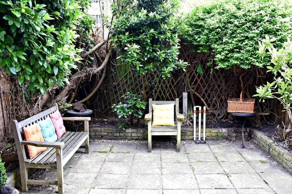 3 Bedroom Clapham Home With Patio