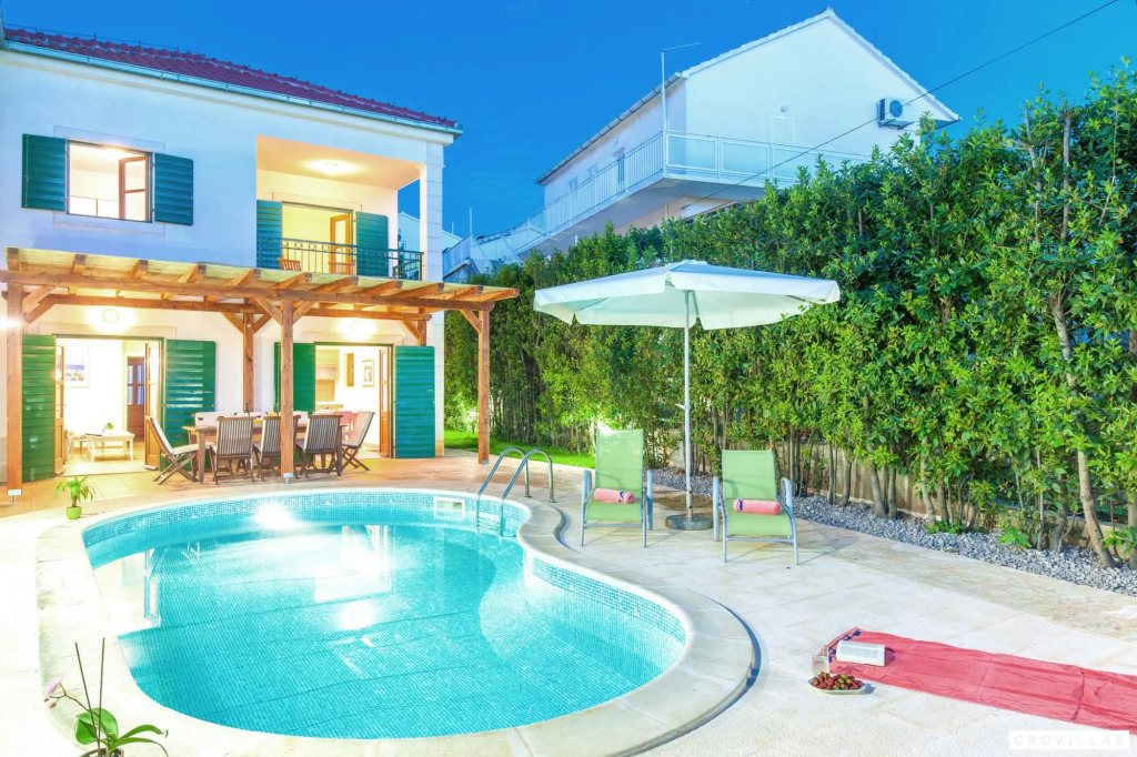 Mare III in Hvar with 4 bedrooms and 1 bathrooms