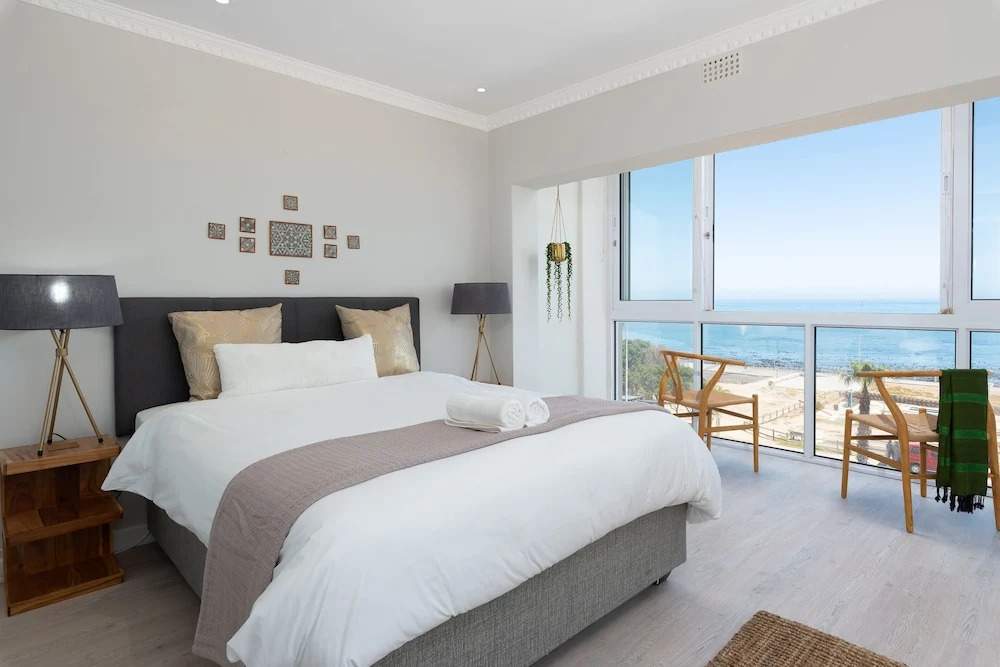 Dolphin Bay 6