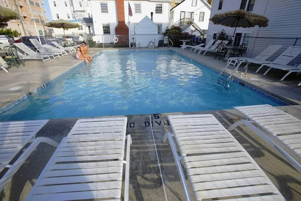 Majestic Hotel & Apartments