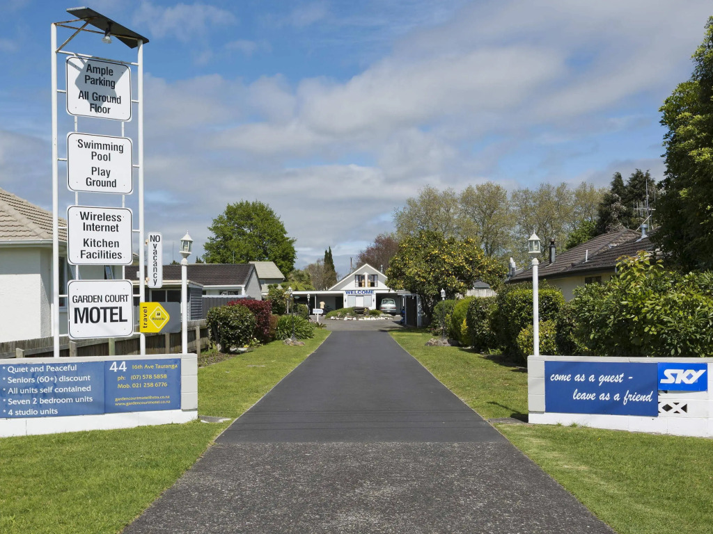Garden Court Motel & Backpackers