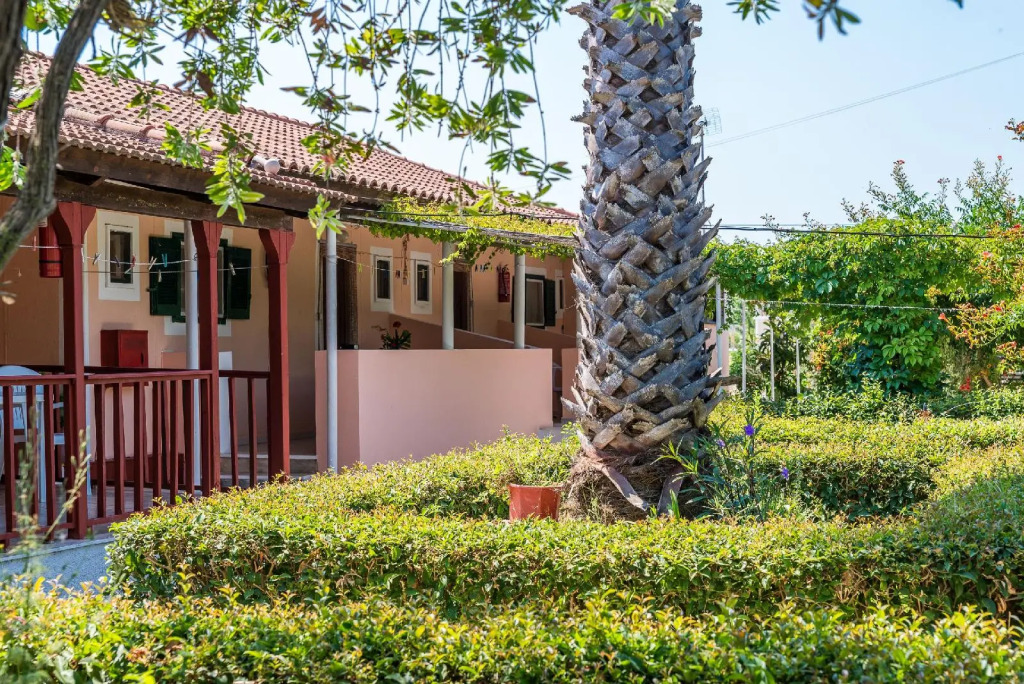 Roussas Apartments