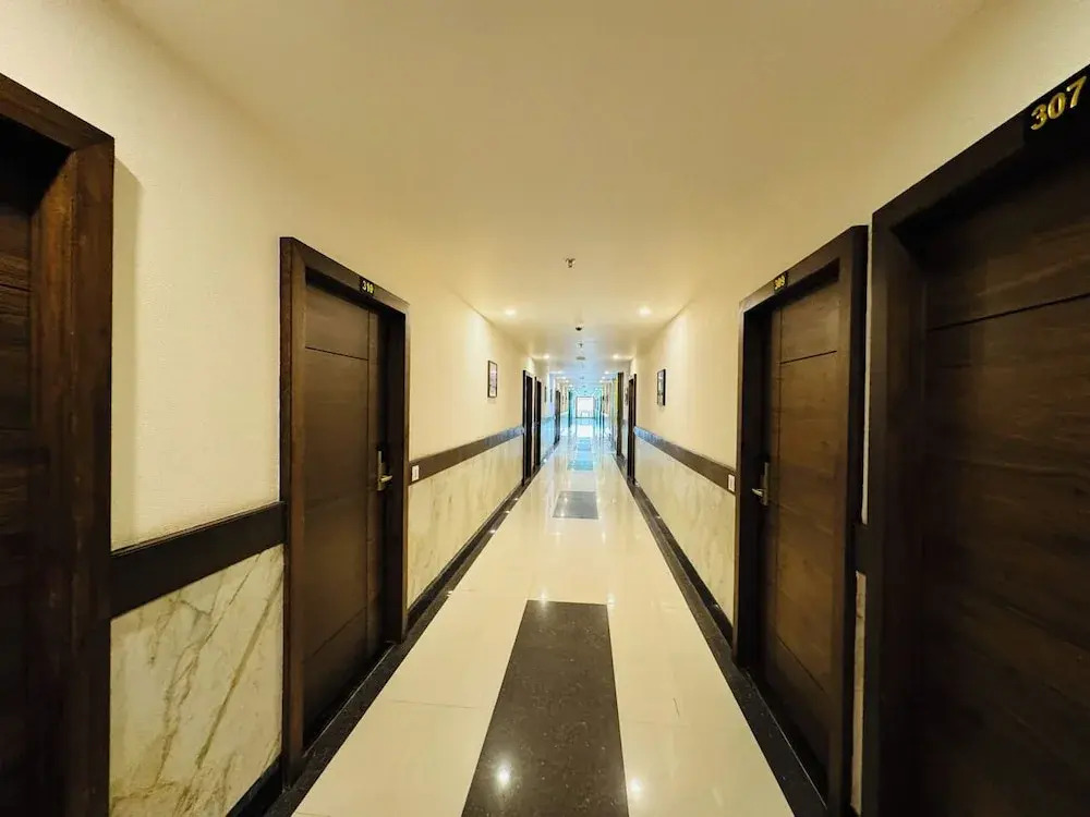 Col's Hotel Uphaar