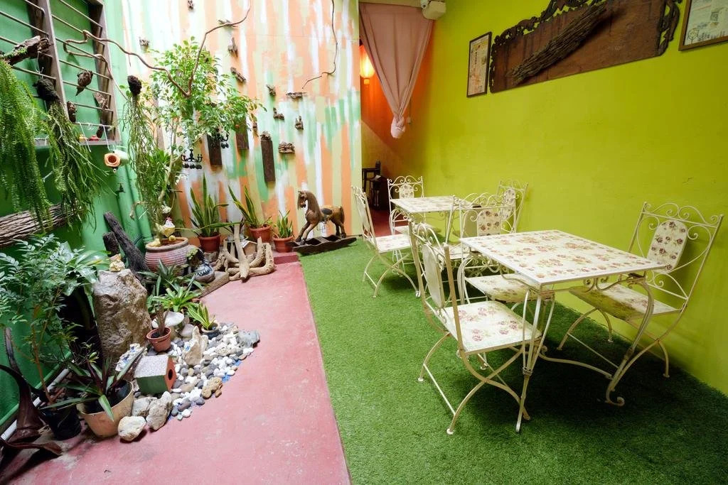 Decoupage Homestay