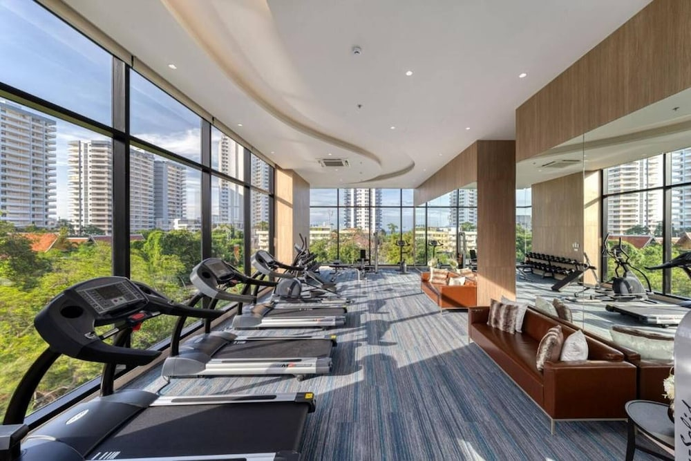 Luxury Sea View 1BR Rooftop Infinity Pool & Gym