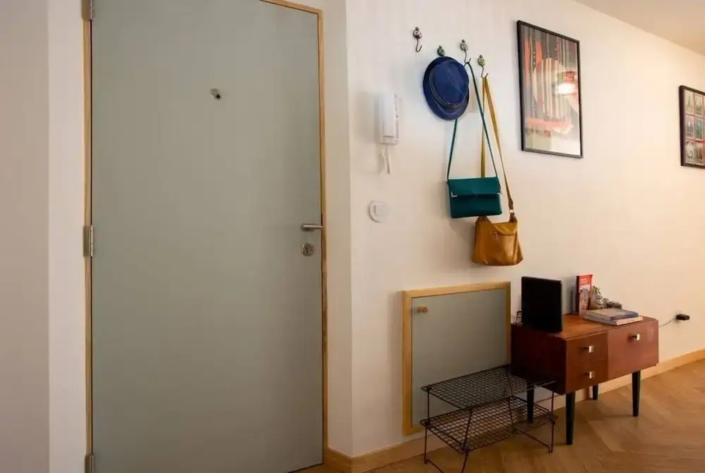 Alegr0 · 60s Chic Central Apartment w/ Garden