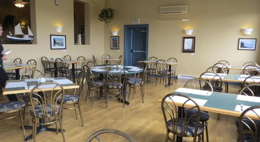 Parkland Village Inn