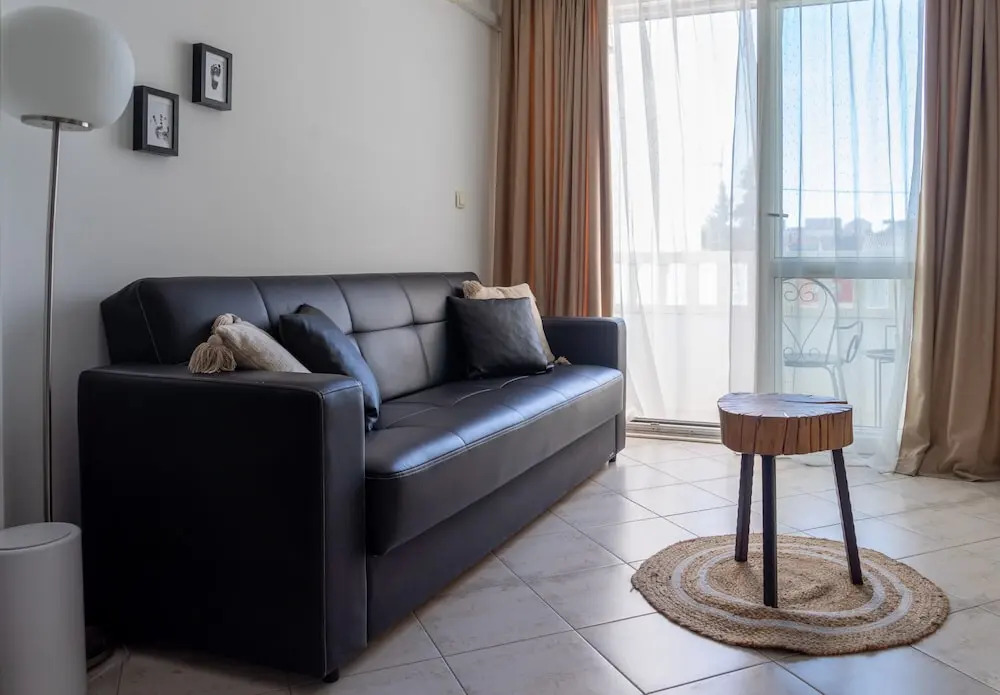 Modern Apartment With Balcony, Near Shopping Mall