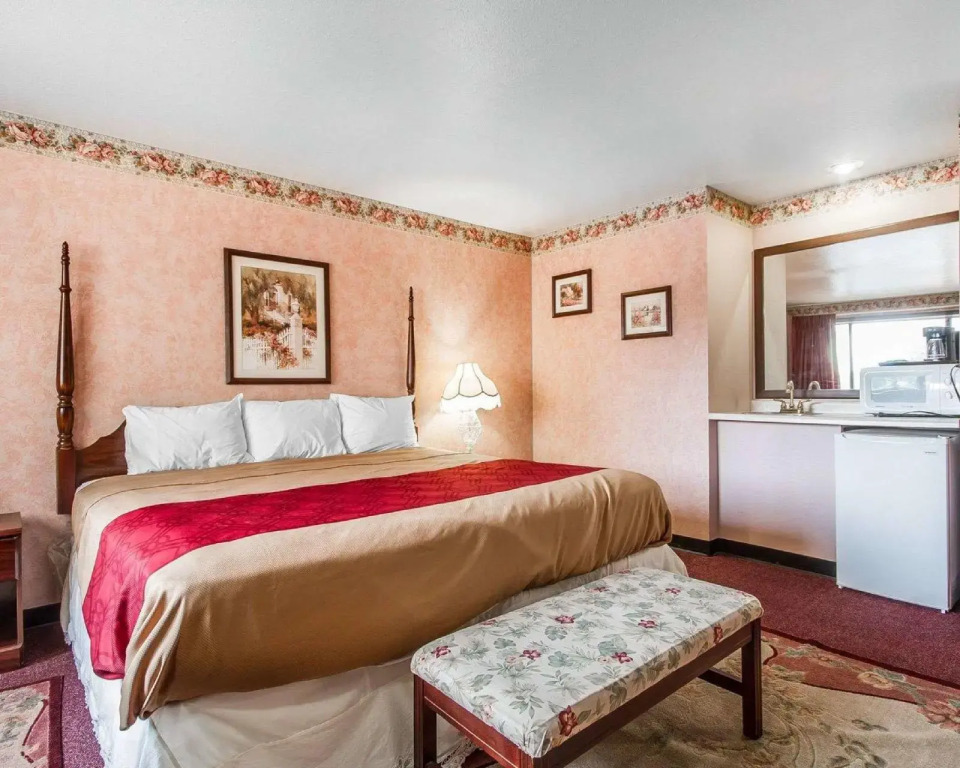 Rodeway Inn & Suites Madison East