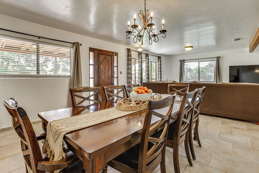 Walkable Uptown Gem! 3 Mi to Phoenix Mtns Preserve