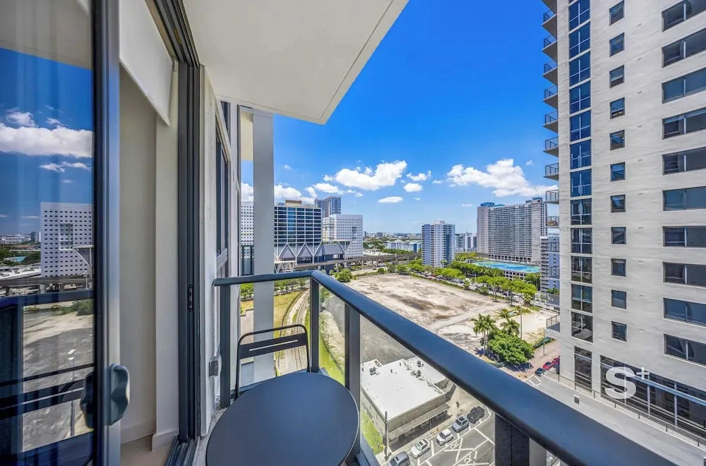 Skyline Views 1BR in - Rooftop pool