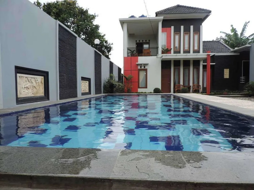 Villa Fahim 1 Puncak 4 Bedroom