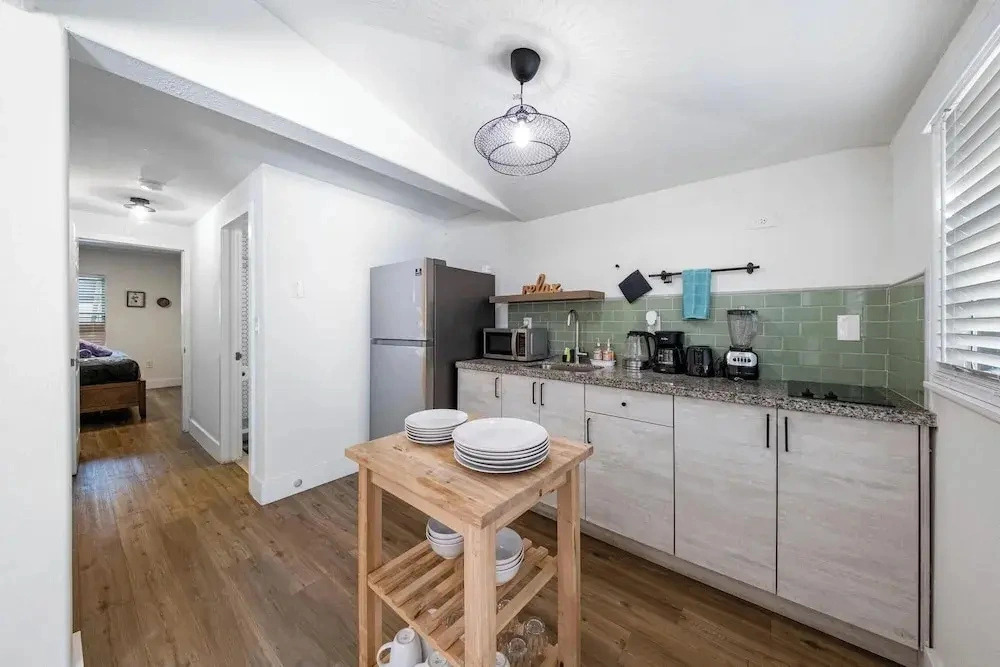 Steps From Ocean Art Deco 1BR Free Parking